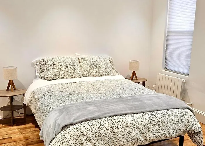 Jersey City Private Entire Apartment - 30 Minutes From One World Trade Center